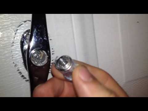 Открытие двери