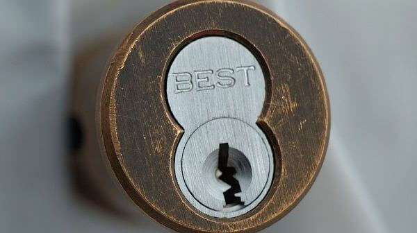 Замена личинки замка входной двери в Пензе